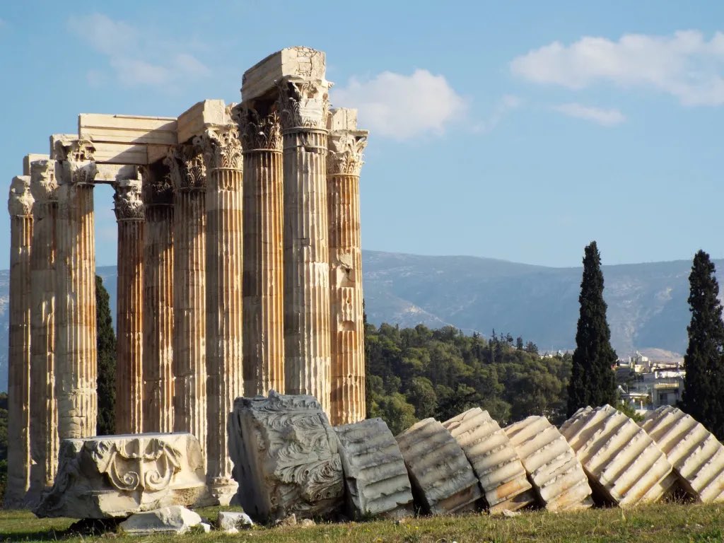 Templo de Zeus Olímpico. Atenas. Buenas noches con hermosos monumentos #ieda