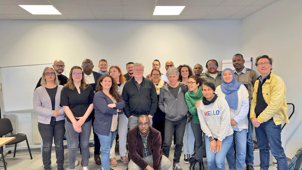 JosJonesNkunz's tweet photo. Avec ma classe de la #FOPES en Politique Économique et Sociale, nous avons organisé ce 20 et 21 avril à #Namur un séminaire sur  "le positionnement/le regard européen/occidental face aux différents conflits mondiaux actuels"

Vraiment enrichissant de participer à ce séminaire. J'ai acquis de nouvelles perspectives et compris l'importance de l'analyse critique dans la compréhension de ces enjeux complexes. 
#Séminaire 
#Conflits_Mondiaux #NouveauxSavoirs 
#AnalyseDesPolitiques