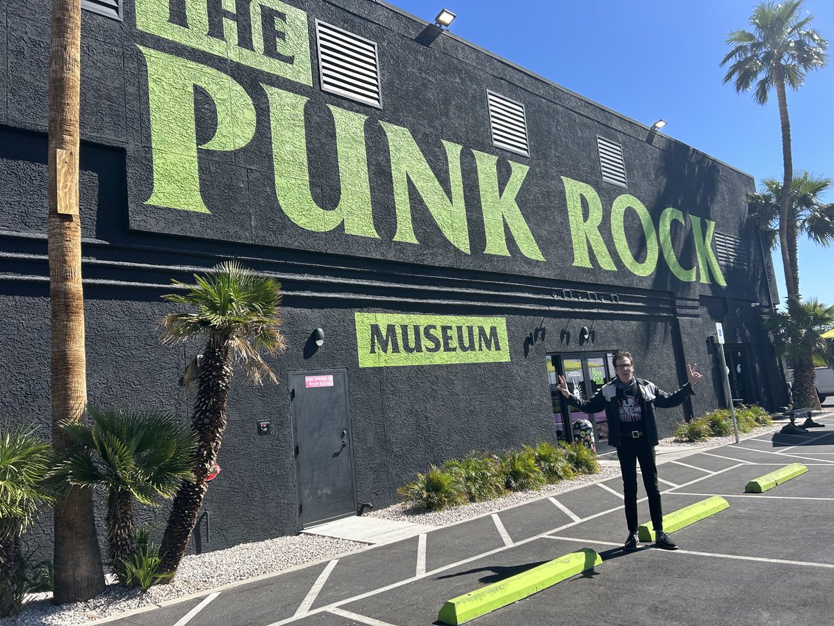 ⁦@punkrockmuseum⁩ meets #rockabillyravrup ⁦@littlesteven_ug⁩ ⁦@SIRIUSXM⁩ CHANNEL 21📻🇺🇸🧰😺🥁☘️