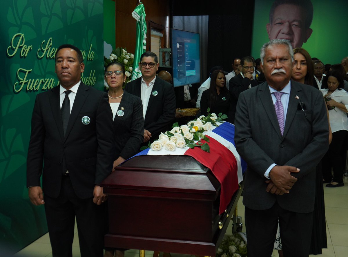 En el día de hoy estuvimos rindiendo guardia de honor a los restos del Dr. Franklin Almeyda, un hombre íntegro, de compromiso y dedicación, que recordaremos siempre con respeto y admiración. Su legado académico, de lucha y dignidad, perdurará por siempre en las presentes y…