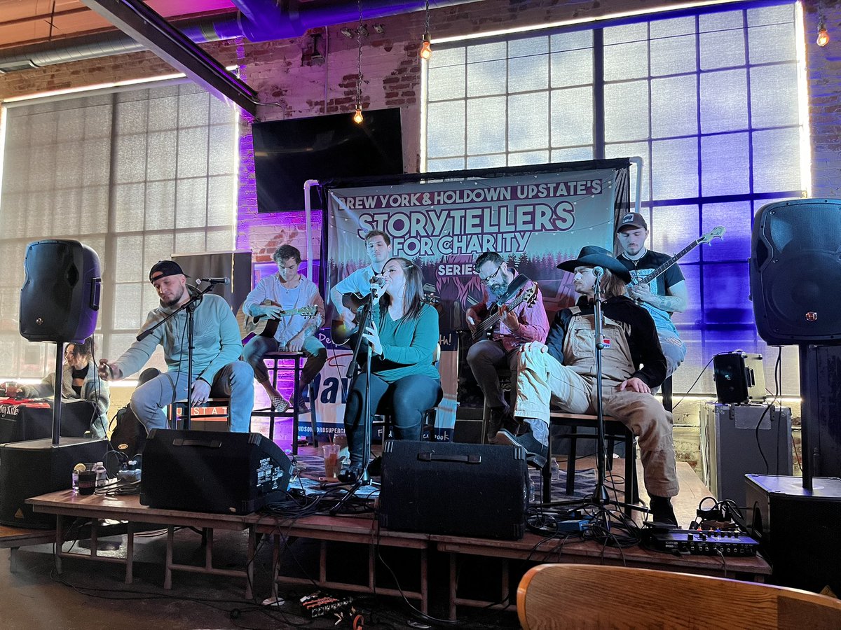 art_315's tweet photo. Brew York & Holdown Upstate’s Storytellers for Charity Series.
Amazing full house supporting these amazing local artists!
A community that gathers and celebrates the arts and causes is a community that flourishes.
#holdownupstate https://t.co/WOcd4FoDCH