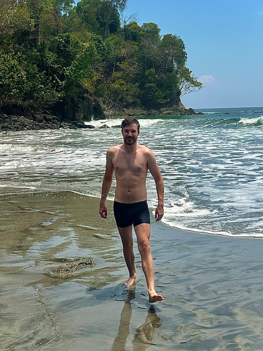 Listening to Tortured Poets Department on repeat and playing in the surf. ✌🏼🇨🇷 I am so glad I found this place—a perfect spot for a baby snow-bird. I’ll return to North America just as warmer May weather arrives. #puravida