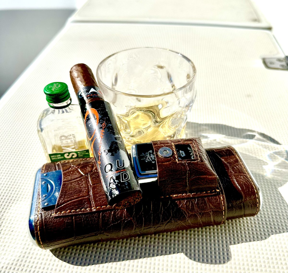 Another Sunday, some boat work, and my excuse to relax with a @caocigars Quad… pretty strong-sneaks up 🆙 n you. Paired with a Busker Irish Whiskey… good pairing-might have to try both again! 😇