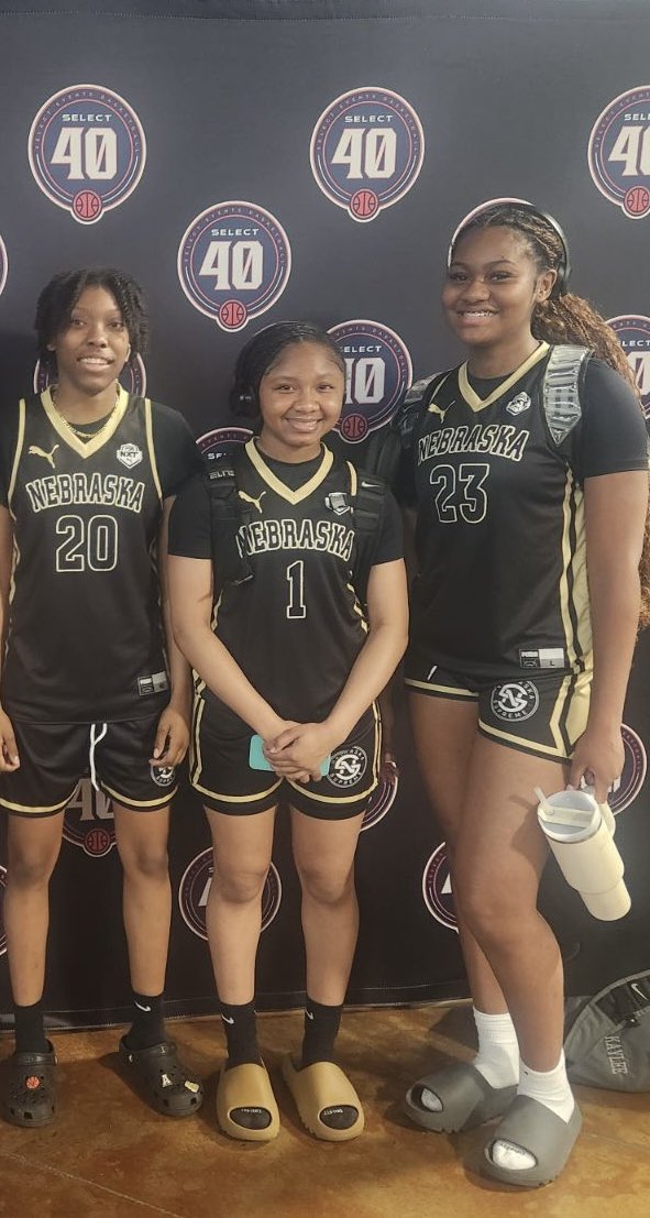 OPS_VikingsGBB's tweet photo. Some of the Lady Vikings in Texas taken care of business with their AAU team.  Great job this weekend ladies.  Keep up the great work 💙💛 https://t.co/6V6YyVAeBP