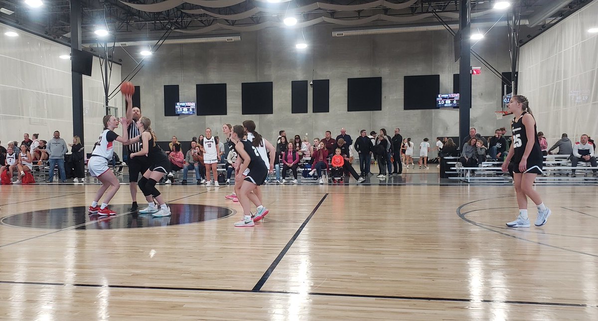 First time at 515 Fieldhouse in Des Moines. Almost a perfect facility for club tournaments. Another great weekend of basketball!