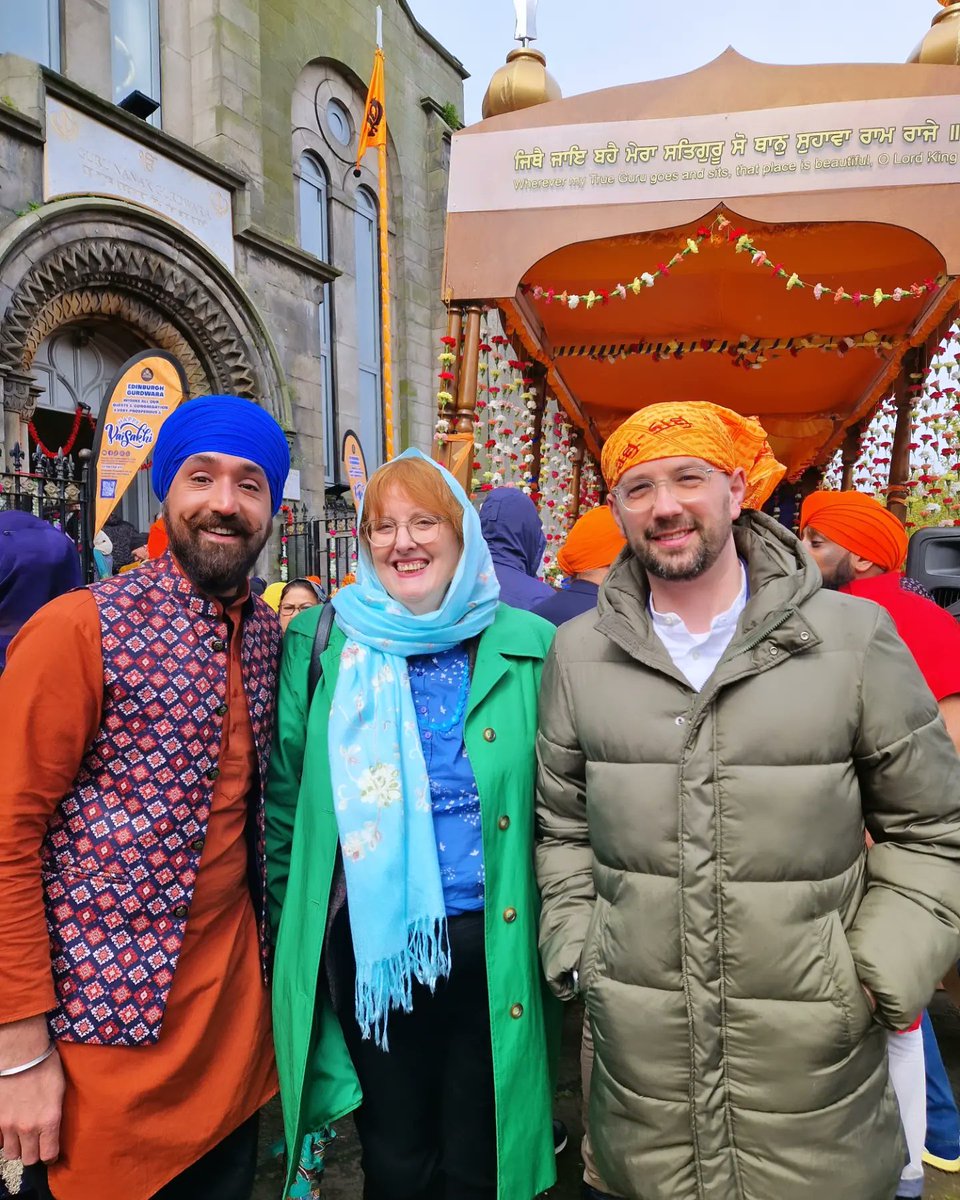 @BenMacpherson @sikhsinscotland @PSOSEdinburgh @DeidreBrock Great day celebrating Vaisakhi in Edinburgh today. Lovely to see @BenMacpherson @DeidreBrock joining the special Sikh Procession - vibrant & joyful day