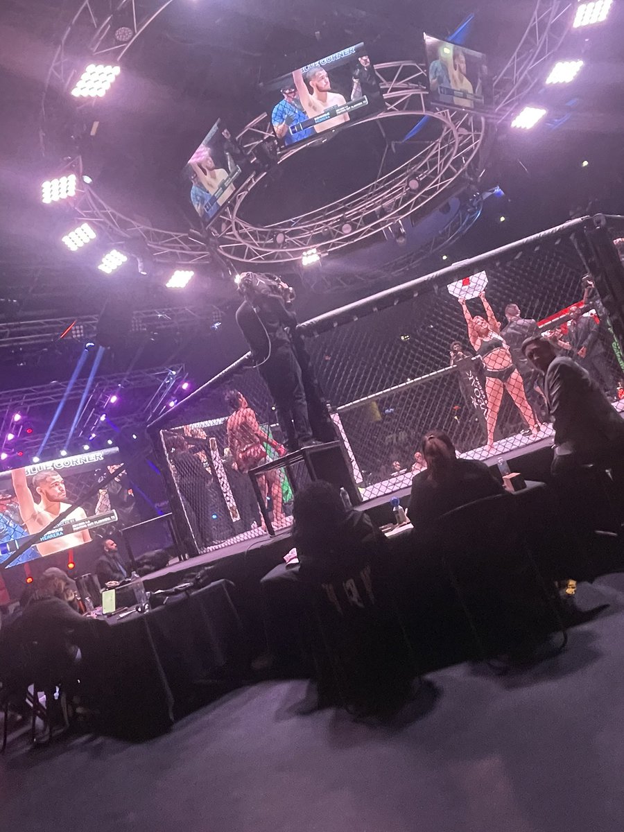 Cageside for #FuryFC89