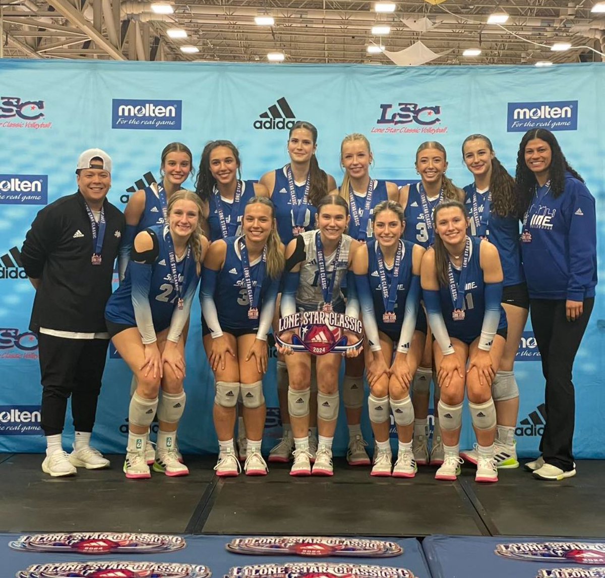 Congratulations to Sophomore Outside, Kinsleigh Carr and Skyline 16 Black on taking 🥉 at LSC in 16s USA Division and handling BIDNESS. Ticket for Nationals is officially punched.🎟️👏🔥 @KinsleighCarr