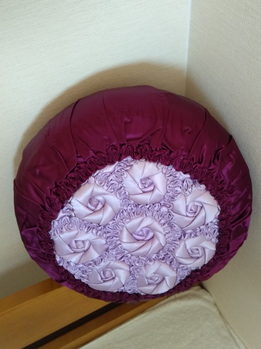 retro_cushion tweet picture