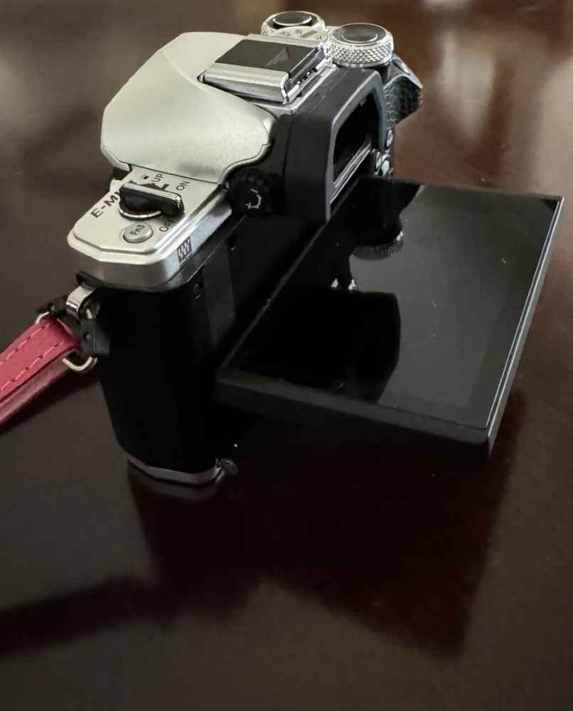 ZorzStudios's tweet photo. Get the #RightAngle on #StreetPhotography https://t.co/OP3Dj27m59 | #DavidProchnow #PerfectMoment #TLRCamera #HasselbladWaistLevelViewfinder #NikonDR4 #RightAngleViewfinder #gear #tips https://t.co/UgHYOviCgh