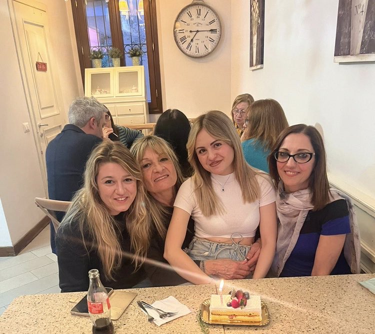 DanielaSalsano_'s tweet photo. 🎂 https://t.co/a8BAl1NvUO