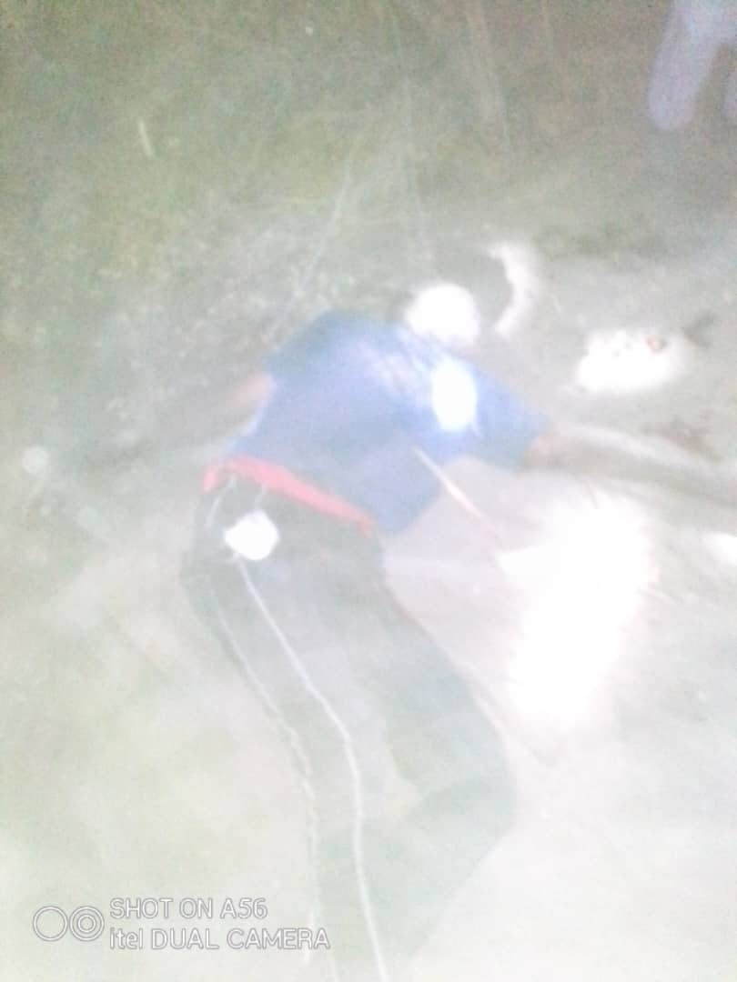 HumanityPurpose's tweet photo. #Cameroun
Les comités de vigilance de #Kossa et de #Madina ont tendu #embuscade aux combattants #BokoHaram la nuit du 28/03/2024 dans la zone de #Madina (entre #Kossa et #Tchakamari). Bilan: un combattant BH tué, son arme et quelques munitions saisies, puis remis aux #FDS. https://t.co/hID6sMGjVS