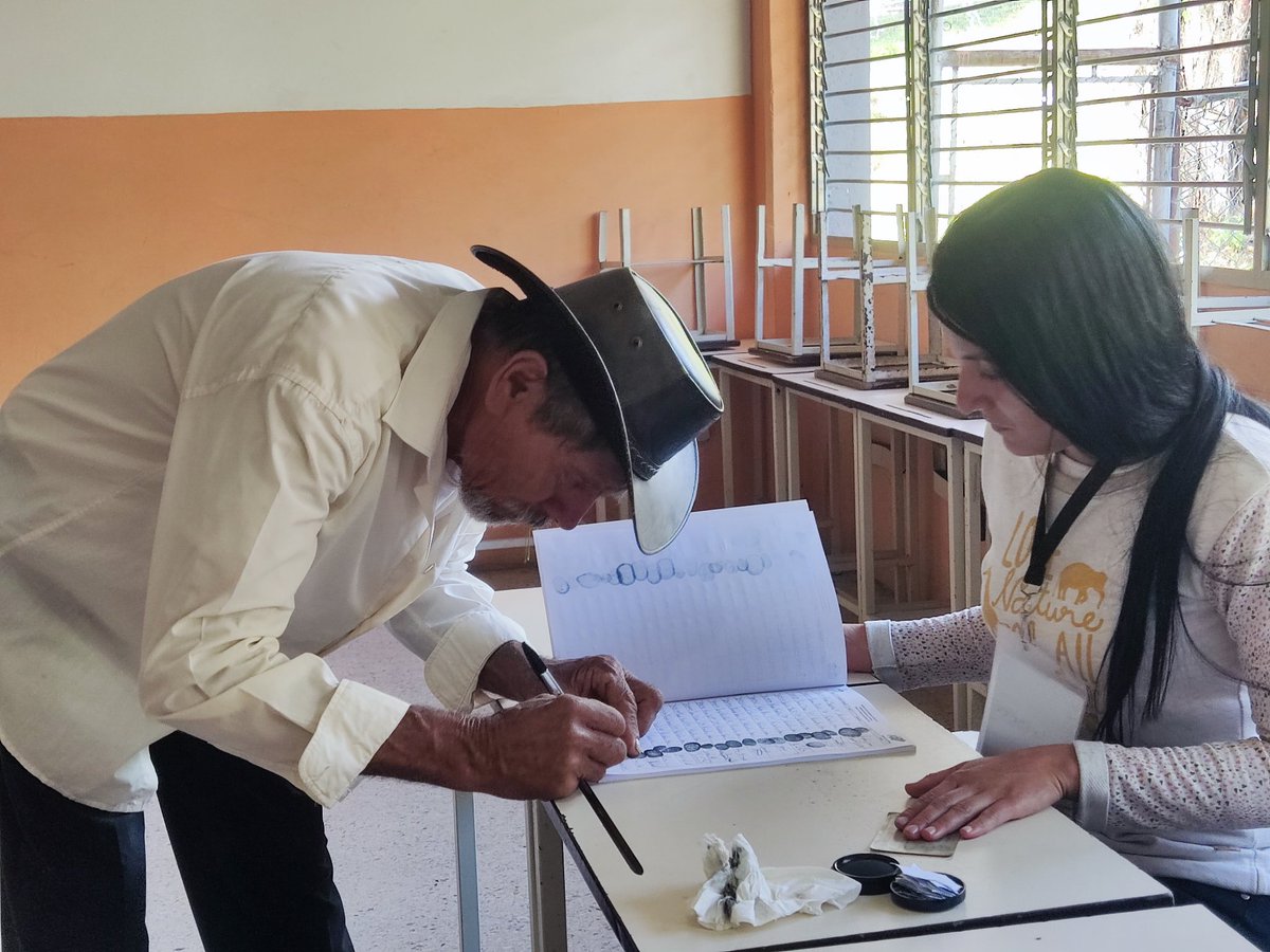 tabaypsuv's tweet photo. Con gran alegría los habitantes del Municipio Santos del estado #Mérida, participan en el proceso de Consulta Popular Nacional 2024.
#PoderPopularEnVanguardia
#ComunaONada

@PartidoPSUV https://t.co/He3xwaS4nV