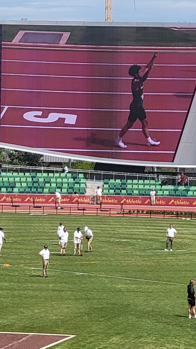 tlinetrackxc's tweet photo. Jordan Smith with an impressive 40.93  @oregonrelays 2024!  That result bumps Jordan to our number 4 all-time T-Line 300 hurdeler and currently ranked first in the South Sound Conference.  Great PR Jordan! https://t.co/0VCoBABwie