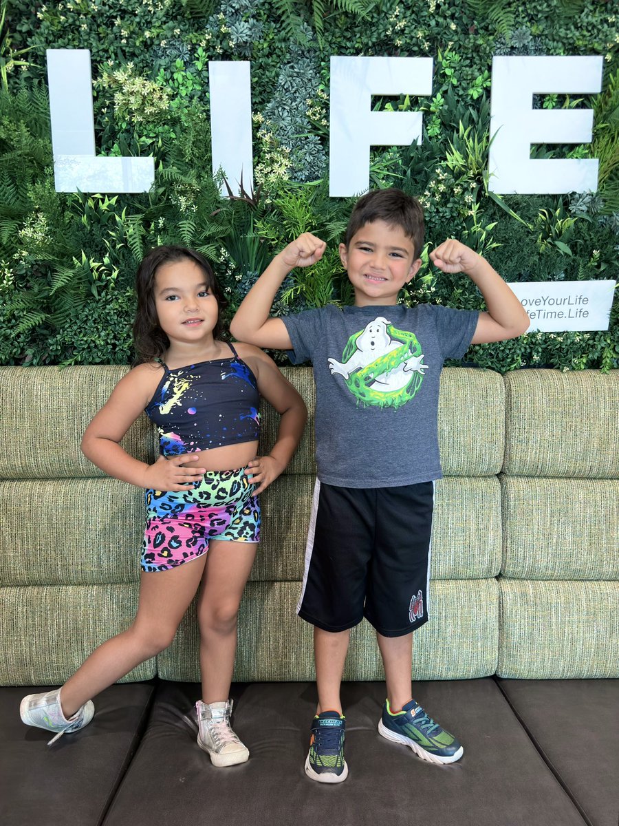 These muscles aren’t gonna tone themselves 
.
.
.
#the305twins #boygirltwins #twins #twinsies #miamilife #loveyourlife #lifetime #lifetimefitness #muscletone #workout #gym #gymlife #gymlifestyle #fitness #fitnessmotivation #fitnessjourney #sundayworkout #sundayvibes #sundaybest