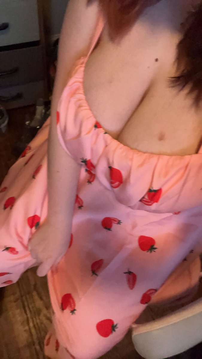 phroggy499's tweet photo. hii i’m phrog! $2 dm fee for a guaranteed reply unless ur super funny or a moot. also putting a thread of my content in the replies <3 mwah https://t.co/sn3Bw5jCCj