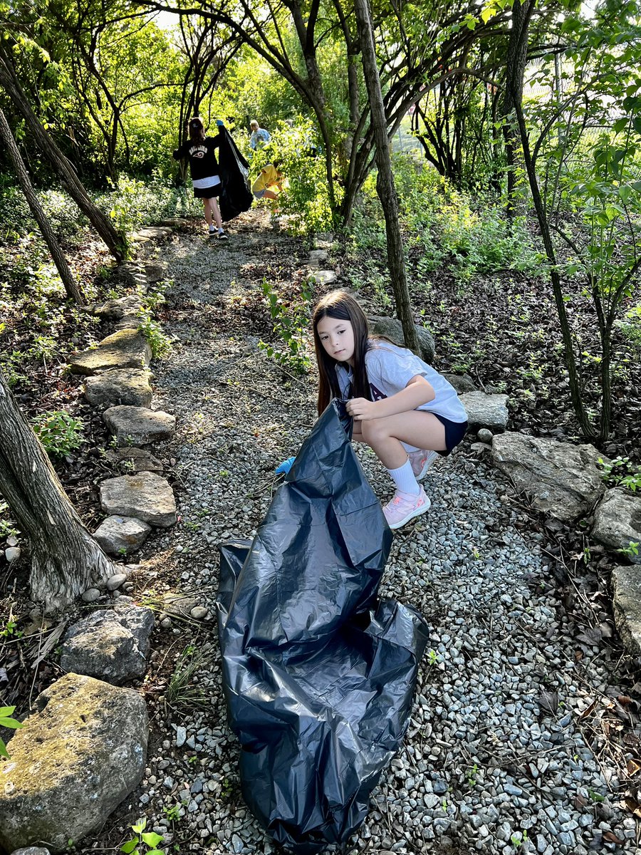 Student Council cleaning up our Nature Center! #StudentLeaders #EldaExcellence