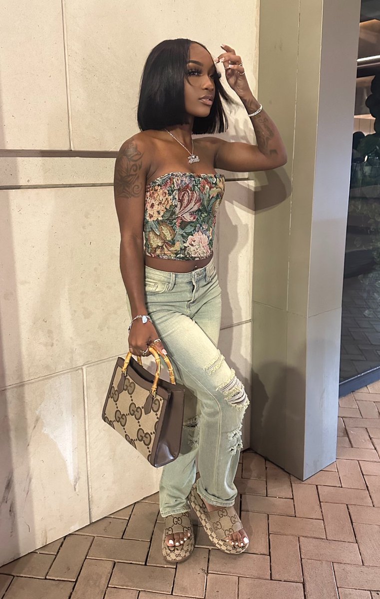 _queenjeweeel's tweet photo. 1of1. not one of them. 🤎 https://t.co/8bWZ0vZWUY