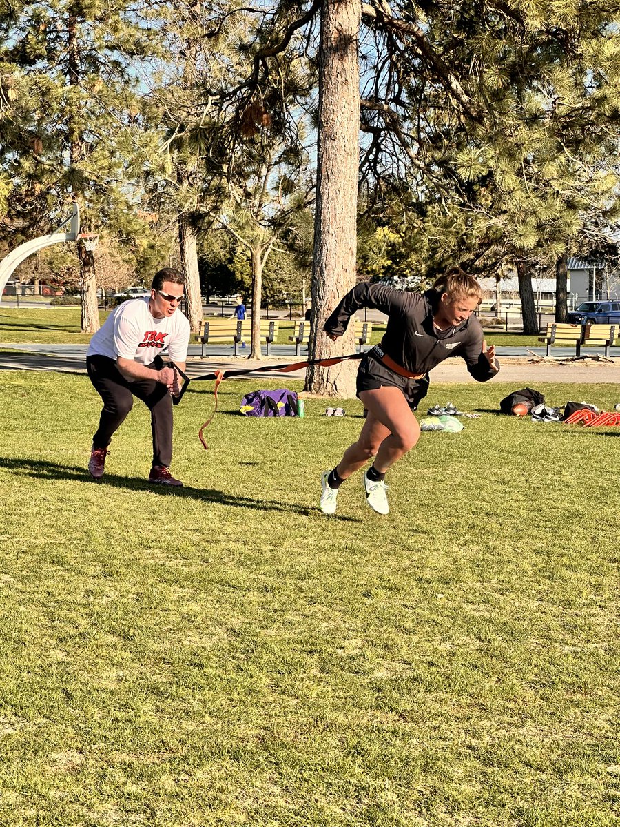 Quick weekend trip home and of course she trains like a BEAST!💯 <a href="/ErinEwers/">Erin Ewers</a>⚽️ #BKcrew❤️ Speed, Agility, Strength….training never stops even on break. This athletes raises the bar to a different level. #TBKathletics