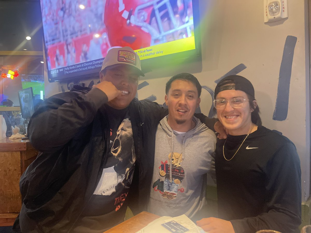 cheetoh_solis's tweet photo. A couple photos with the brothers 💙 https://t.co/pxkfOTZE9k