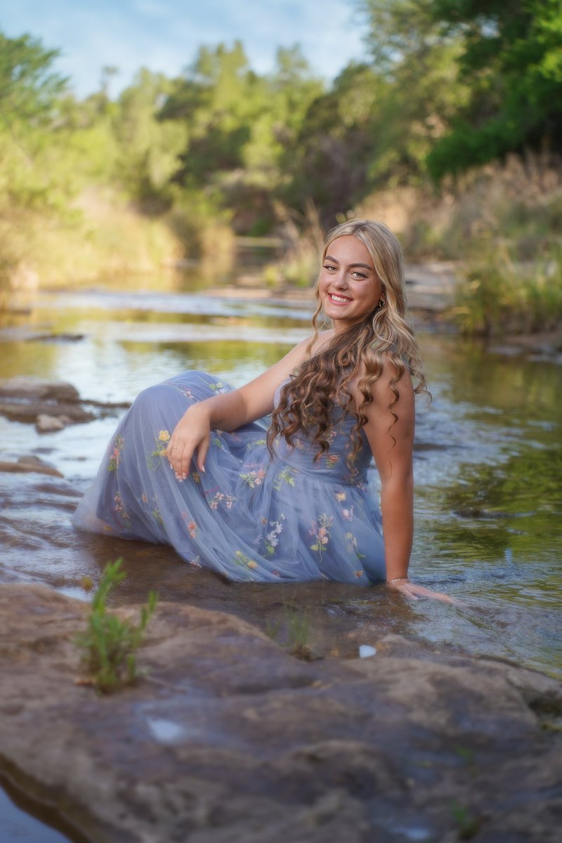 cindyfbg52's tweet photo. Senior Sunday 🧡 It doesn’t seem possible that graduation is around the corner! Thank you @trishmccaberawlsphotography! #seniorsunday2024 #ohmyrogue #Godisgood #gallagherstrong https://t.co/bL6FUyVRMc