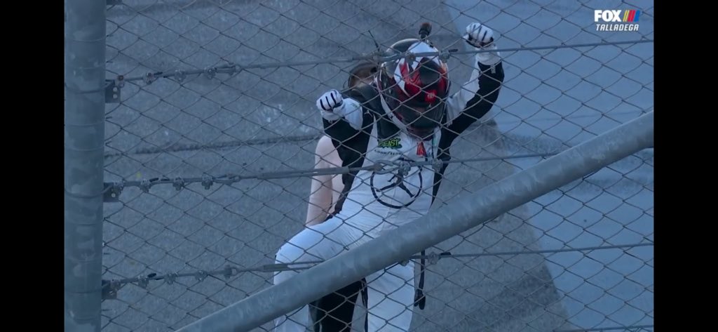 Jumpman, Jumpman, Jumpman, them boys up to something.

Tyler Reddick wins the #GEICO500
#NASCAR