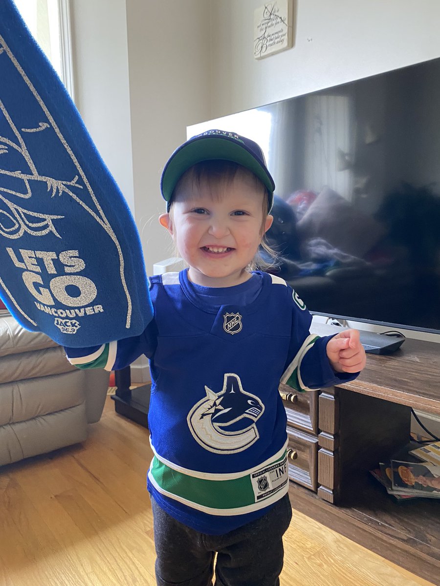 This little man is excited to see his first #Canucks playoff game on TV 📺 today. 🏒 #GoCanucksGo