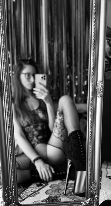 Go to sleep knowing that I am here, waiting for you. 🌶️ https://t.co/7WAas7dSkR