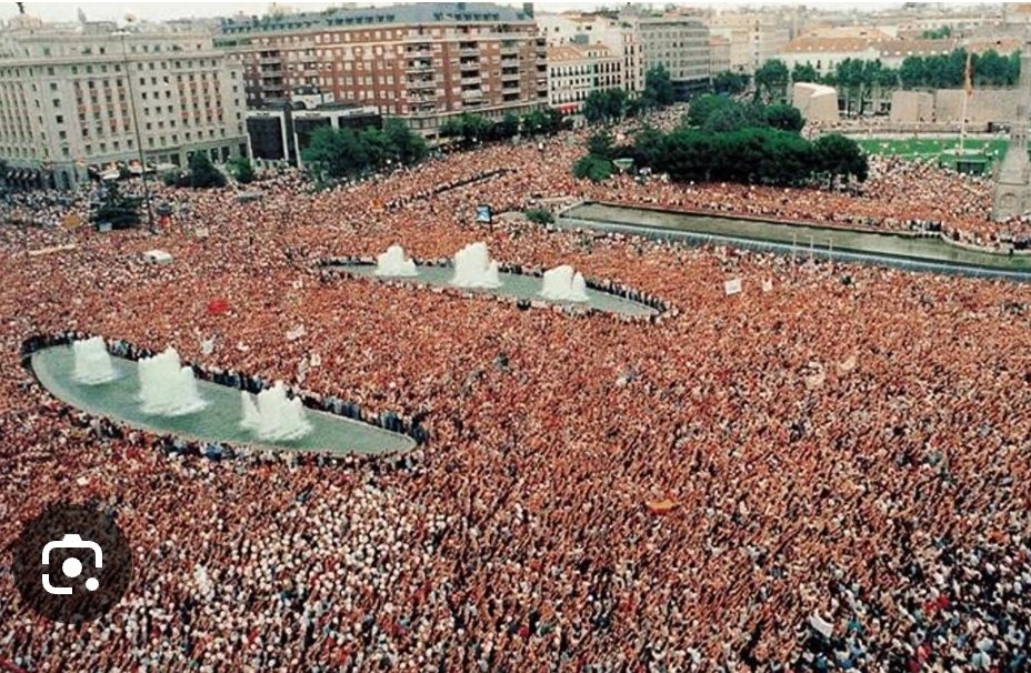 Rblc8's tweet photo. Medio millón de personas se manifestaron en Bilbao en 1997 por el asesinato de Miguel Angel Blanco. 
Hoy han elegido a sus verdugos.
Vergüenza https://t.co/l2DvZ8yyz7