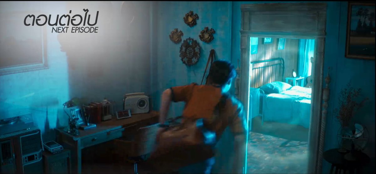 brenorocha10's tweet photo. Gente vamos lá, teoria.
Songjam vai conseguir atravessar o espelho porém ele vai chegar num tempo muito antes do Aksorn ter saído de casa, quando ele tá jovem ainda. Songjam vai atrás do apartamento e deixar o espelho lá. E o Kyo é ele só que mais velho #MemoryInTheLetterEP3 https://t.co/rKEctYP1Un