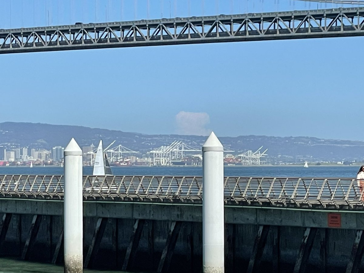 plaisance_'s tweet photo. @NWSBayArea is this a thunderstorm popping super far away? at SF Ferry building looking east https://t.co/tKaTVzWL1e