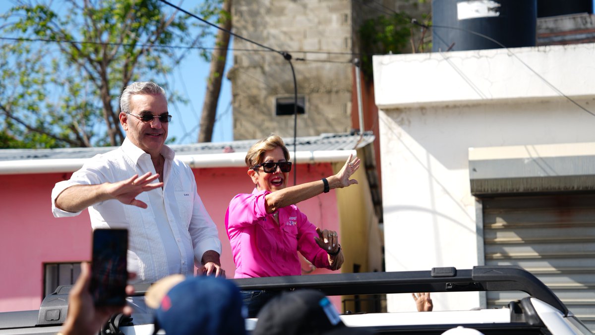 itobisono's tweet photo. La Novia del Atlántico🏝, Puerto Plata 📍se vistió de blanco y azul en la gran marcha caravana en apoyo al presidente @Luisabinader y a la candidata a senadora de la provincia @ginette_bj. 

#ElCambioSegue🇩🇴💪💙
#LoMejorEstáPorVenir https://t.co/bETt18Ti7a