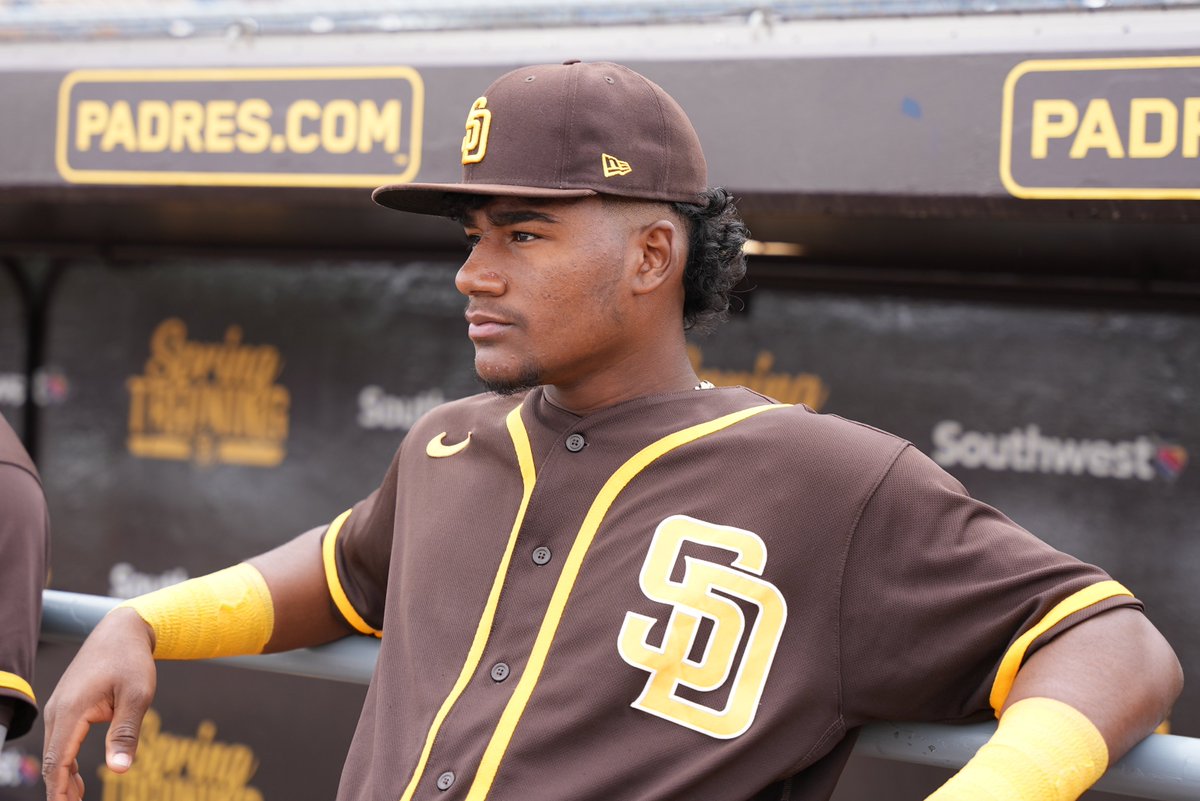 At just 17 years old, Leodalis De Vries is reportedly set to make his Minor League debut with Single-A Lake Elsinore. The Padres are enamored with the top international prospect's five-tool potential and pitch recognition at such a young age: atmilb.com/4b4WUCN