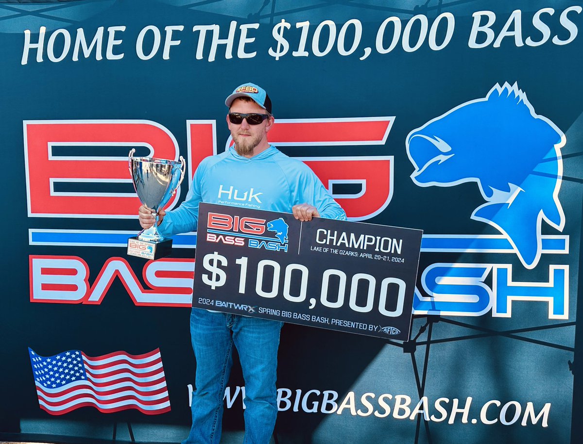 BREAKING: Shane Tinsley (Potosi, MO) Is Your 2024 Fall Big Bass Bash $100,000 1st Place Champion 🏆 
•
Winning Fish = 7.63 LB bass 🎣 
•
#lakeoftheozarksnews #bigbassbash #lakeoftheozarksfishing #fishing #lozfishing #lotofishing