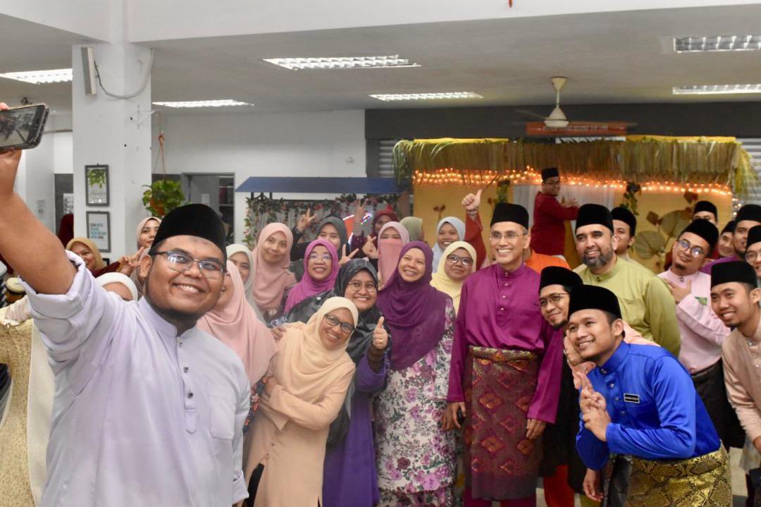 MohdShukriYajid's tweet photo. Delighted to attend the "Majlis Hari Raya Aidilfitri", organised by the Sekolah Bina Insan, a community school under @YayasanMSU. A time for togetherness and joy as we celebrate #syawal with high spirits.  @sbiyayasanmsu @MSUmalaysia #MSUraya2024 https://t.co/RKWVCUiZfc