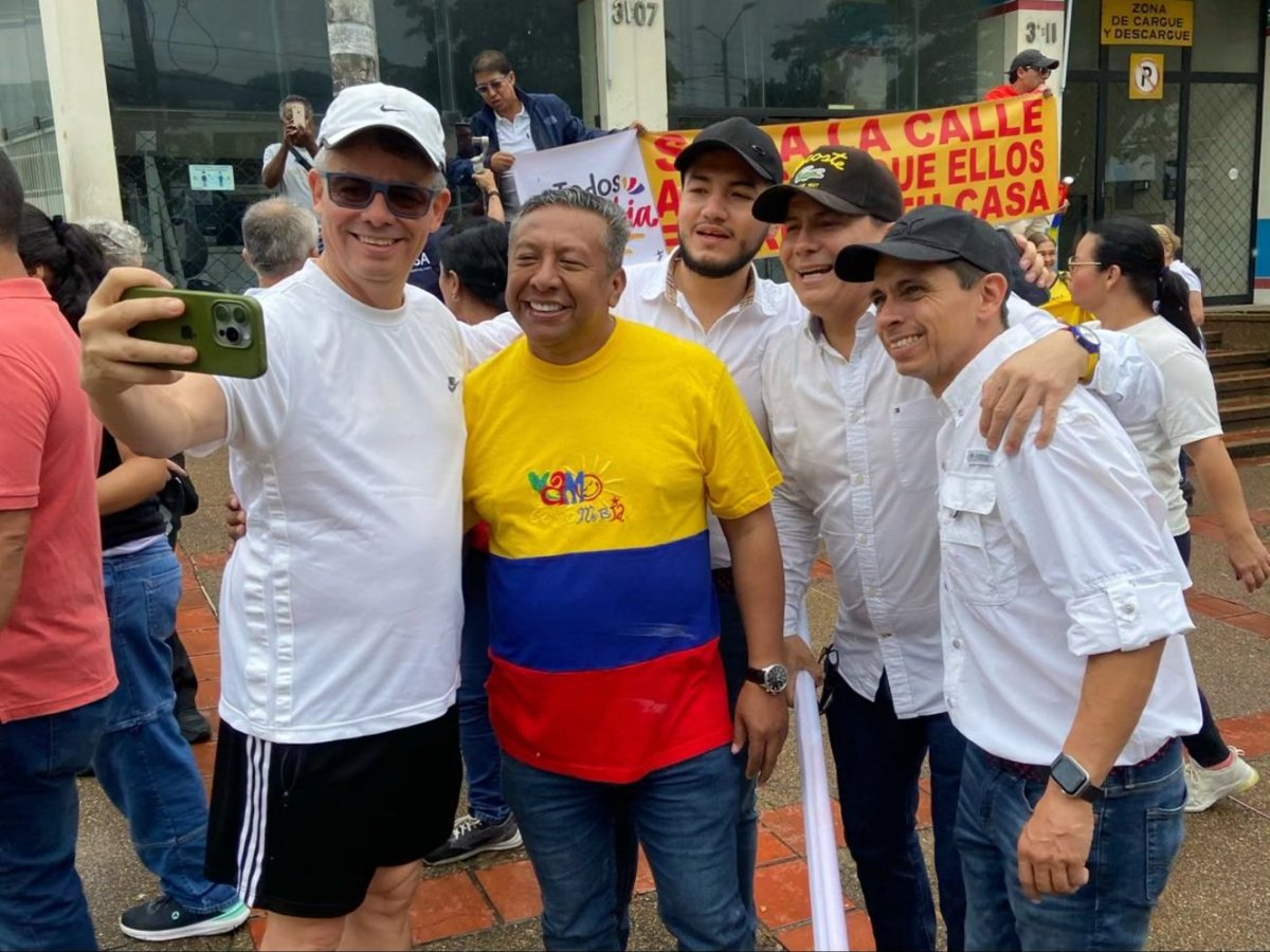 chocotolima's tweet photo. 📣 Hoy desde la ciudad de Ibagué 🇱🇹 marché por Colombia, por mi país, por la institucionalidad, por las Fuerzas Armadas, por los derechos de los Colombianos, y por mucho más 🇨🇴

➡️ Viva Colombia en paz y LIBRE 👥

#EstamosListos 👣 https://t.co/8EwUKmH7d4
