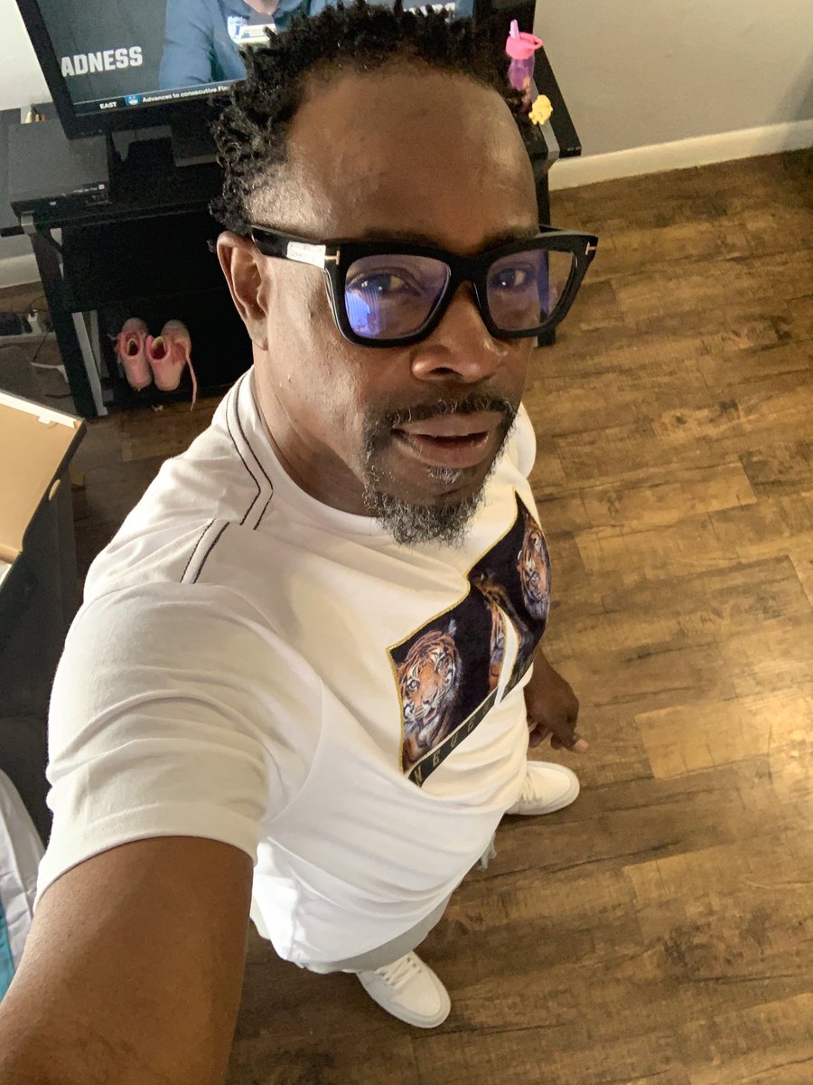 WEpps14's tweet photo. New Look! #CutTheDreads https://t.co/a6Q8Lm1yfI
