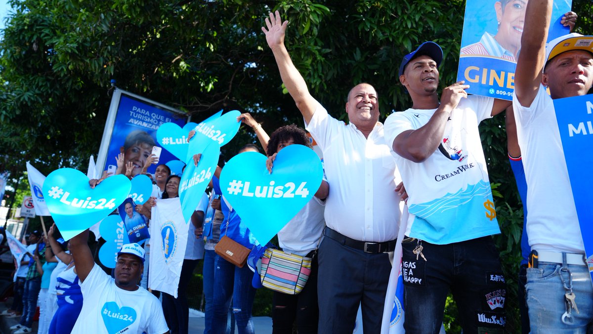 itobisono's tweet photo. La Novia del Atlántico🏝, Puerto Plata 📍se vistió de blanco y azul en la gran marcha caravana en apoyo al presidente @Luisabinader y a la candidata a senadora de la provincia @ginette_bj. 

#ElCambioSegue🇩🇴💪💙
#LoMejorEstáPorVenir https://t.co/bETt18Ti7a