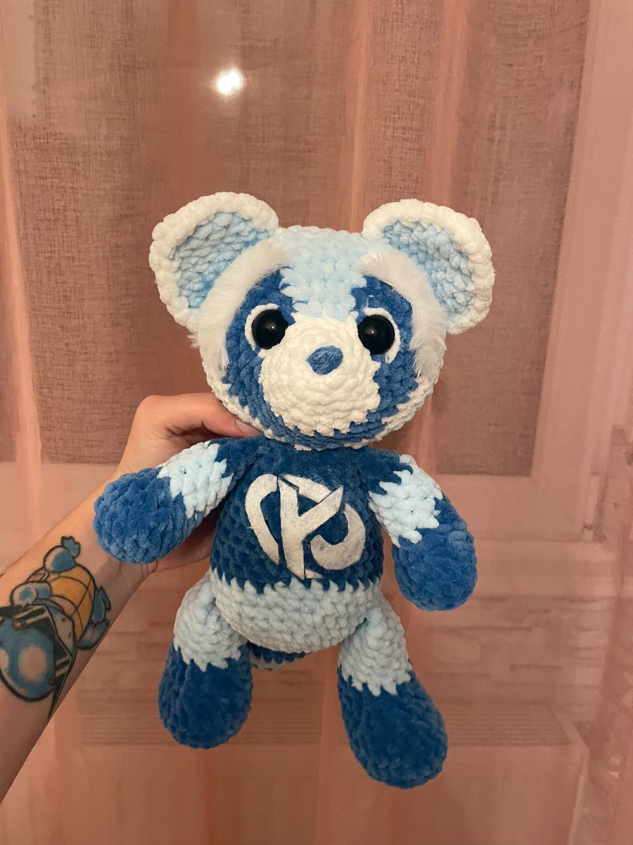 polarbeeru's tweet photo. [GIVEAWAY] KC Pedro 🦝💙

Le résultat est grave en dessous de mes attentes, mais bon maintenant qu’il est là, tentez de le remporter en : 

💙 RT Ce tweet 
💙 Follow @polarbeeru 

Tirage au sort le 20/05/2024 🍀 https://t.co/1W62VtN0sh