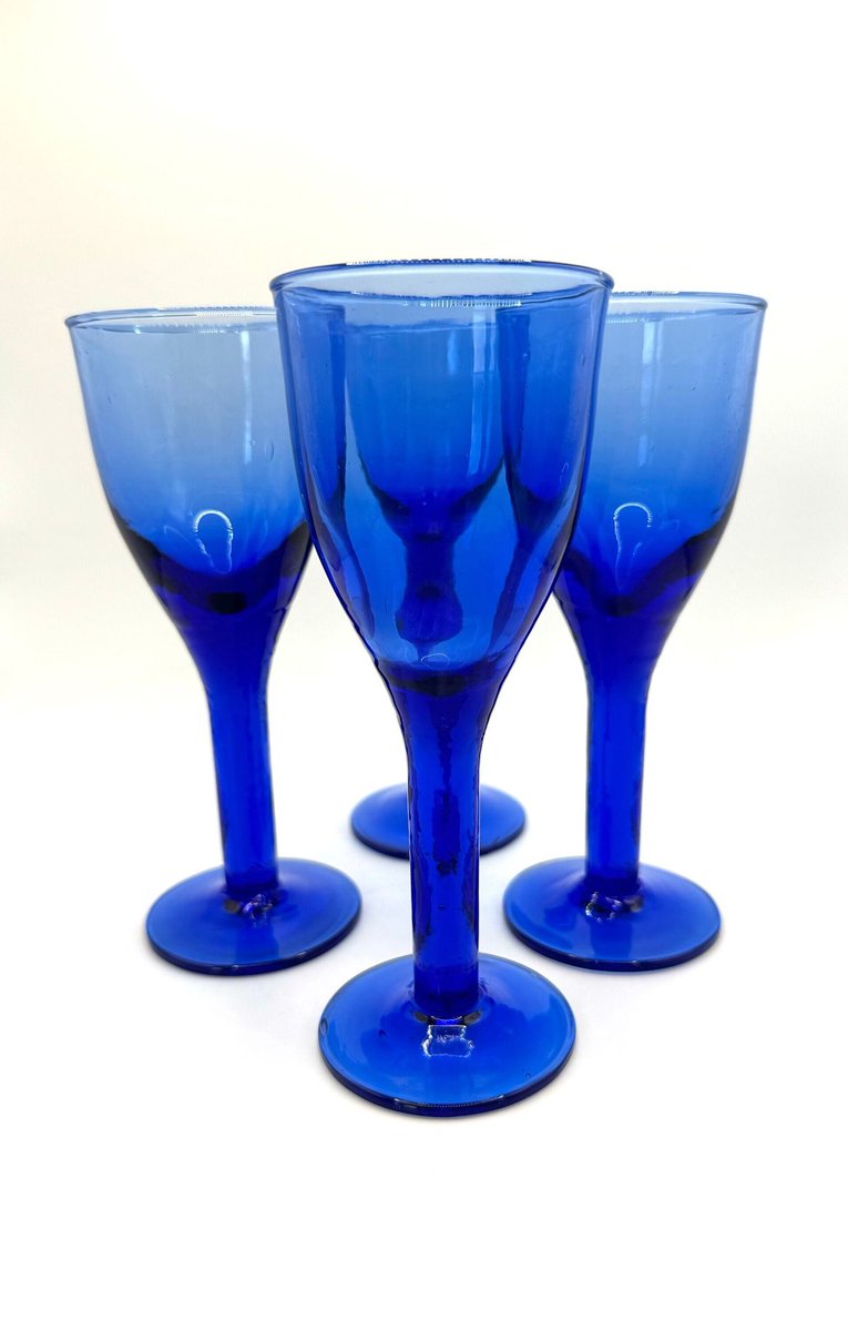 Stunning #retro #wine #drink #glasses in #cobaltblue. Very collectable. These glasses will make a wonderful addition to any home #barware. #vintage #retro #glassware #tableware#lilfordvintage lilfordvintage.etsy.com/listing/169836…