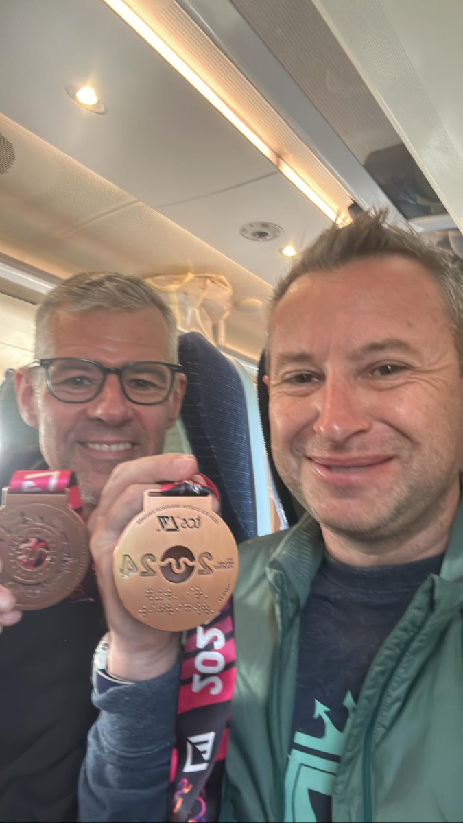 Smashed it. Huge congratulations to Kingfisher tutor Mr Davey @SchoolHouse_Sed and indeed @Evans_Sedbergh Mr Wells for running todays @LondonMarathon . Incredible achievement. 👏