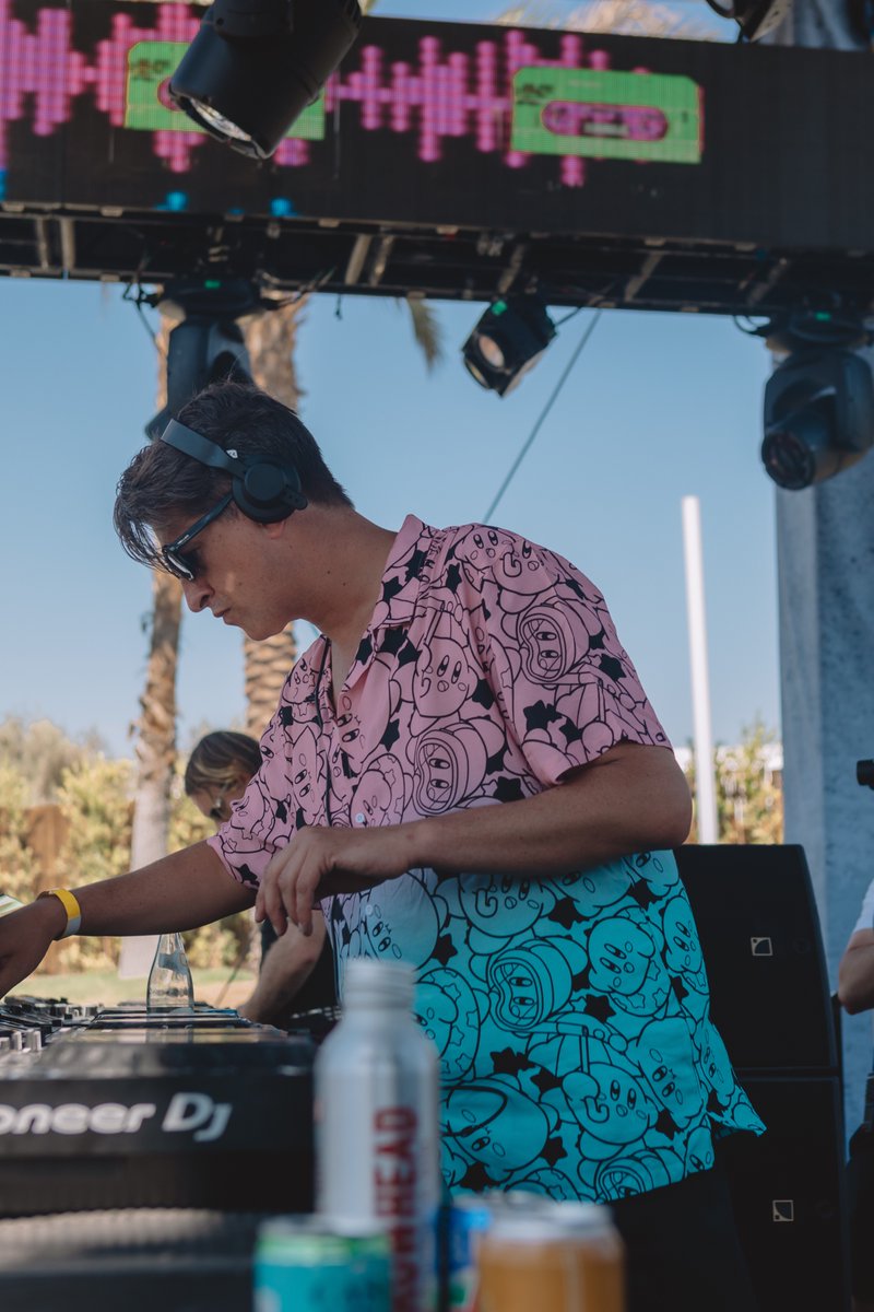 gvsurfclub's tweet photo. WKND 2 Crew @jockstrapmusic1 @dylanbrady @partiboi69 @I_Skream #MallGrab #SkinOnSkin #Kettama https://t.co/yExTXjj605