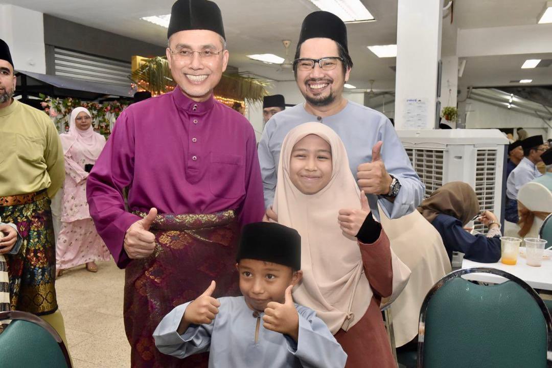 MohdShukriYajid's tweet photo. Enjoyable moments with the guests, parents, alumni and students at the @sbiyayasanmsu "Majlis Hari Raya Aidilfitri". It's always a joy to engage everyone and see their latest progress and experiences. @YayasanMSU @MSUmalaysia #MSUraya2024 https://t.co/rWjf6ZtxLY