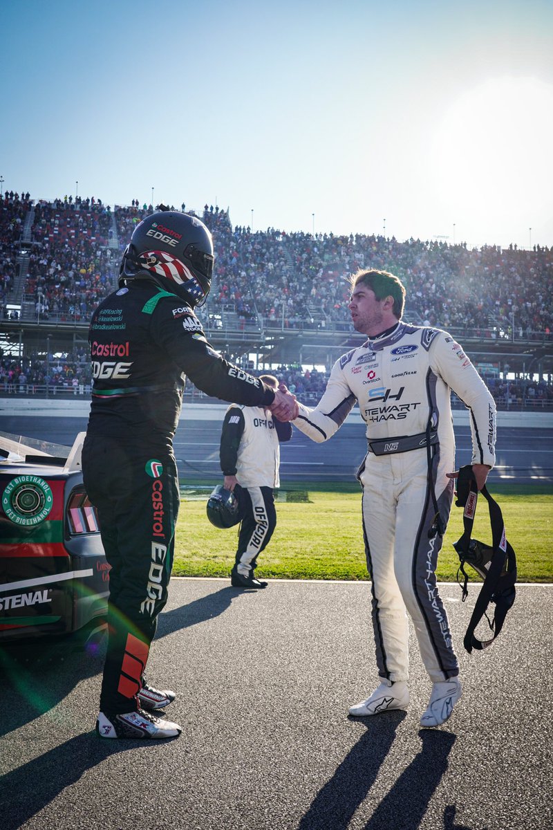 Respect. 🤝 @keselowski | @NoahGragson