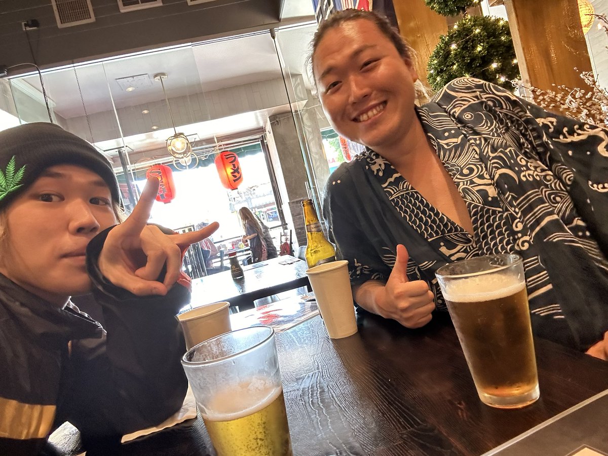 tatuyajyanai's tweet photo. ハリウッドでまさかの京太郎さんとストリートで出会って飲んでた！奇跡すぎる https://t.co/mny1xe7Jk0
