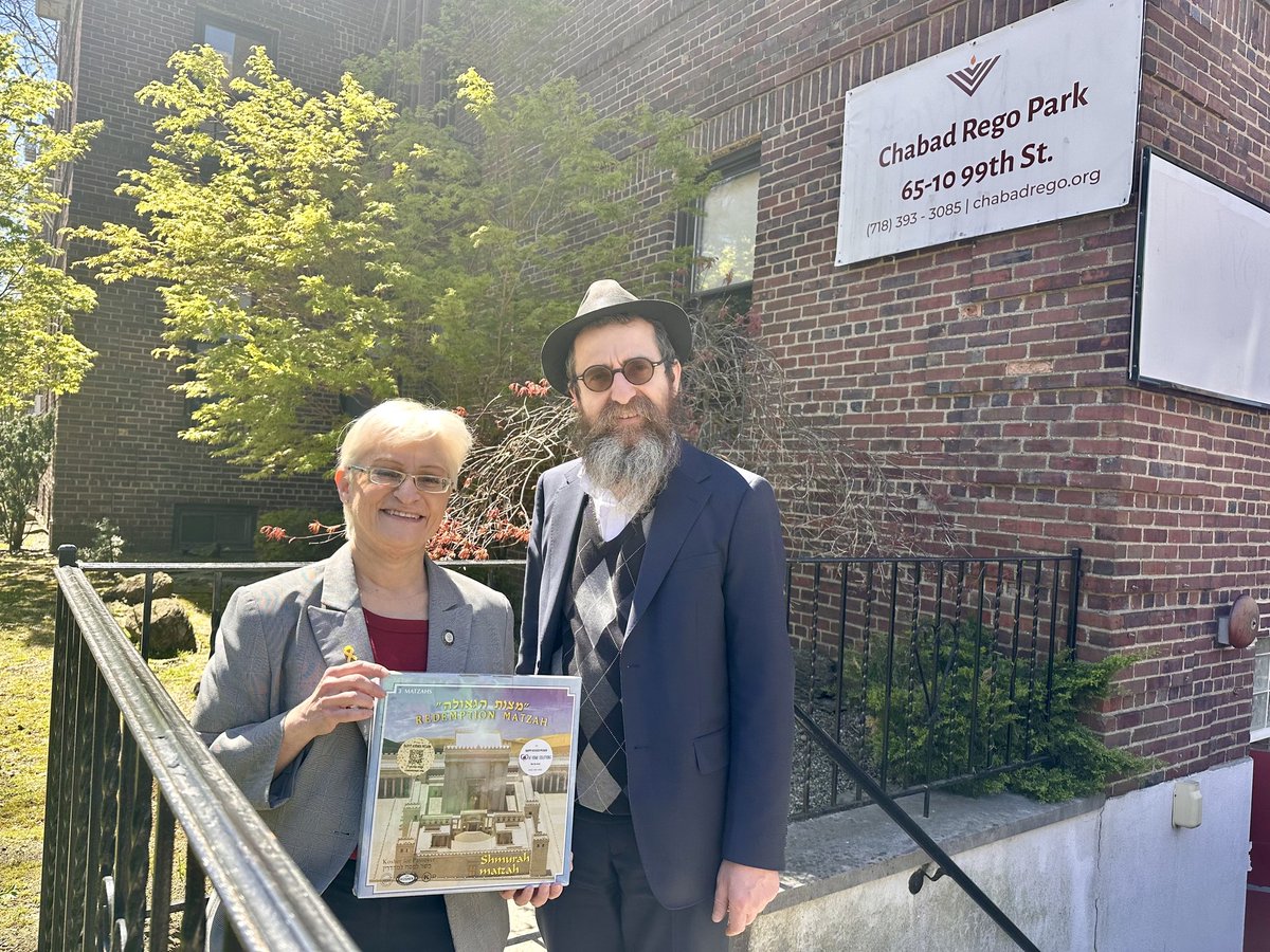 Over the past two weeks, my staff and I participated in pre-Passover distributions throughout #District29, including the final ones last week at @ChazaqOrg and Chabad of Rego Park. Thx to @MetCouncil, along with Rabbi Eli Blokh & the many volunteers for making Passover a reality…