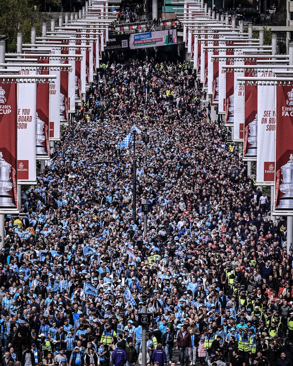 EmiratesFACup's tweet photo. Sky Blues fans, you did @Coventry_City proud 💙

#EmiratesFACup https://t.co/6wMIt3mfM3