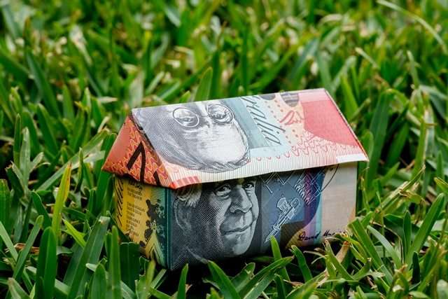Who sets house prices and how to get an accurate property valuation estimate? Click here:- bit.ly/3gu7Rr3 #vendoradvocacy #realestate #melbourne #melbre #vendormarketing #houseprices #propertyvaluation #valuation