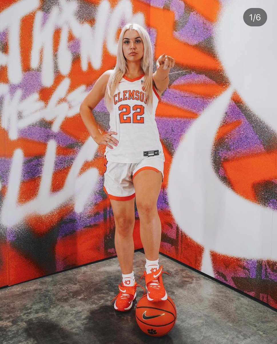 Chattanooga transfer Hannah Kohn will join her former head coach Shawn Poppie at Clemson, per announcement. 

The freshman averaged 7.6 ppg last season and shot 46% from deep.