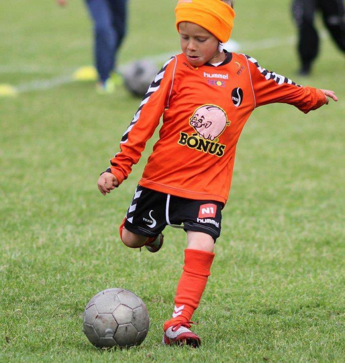Slaugan1's tweet photo. Þessi skoraði sitt fyrsta mark í Bestu deildinni í kvöld 🧡🧡 Þar sem mamman er grenjuskjóða þá gat hún ekki horft á neinn þegar hann skoraði því hún barðist við tárin - annars hefði hún örugglega fengið ekka 😬🧡 https://t.co/pROilkxHLN